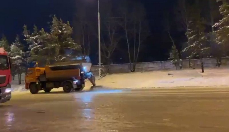 ДМРСУ продолжает очистку дорог Читы от продолжительного снега