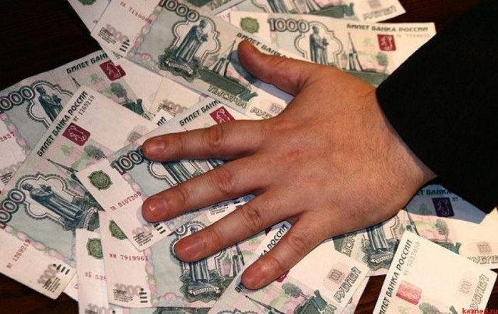 Забайкалец в сговоре с соцработниками украл у сироты 725 тысяч рублей