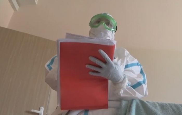 Пациент с коронавирусом опубликовал видео из моностационара в Чите