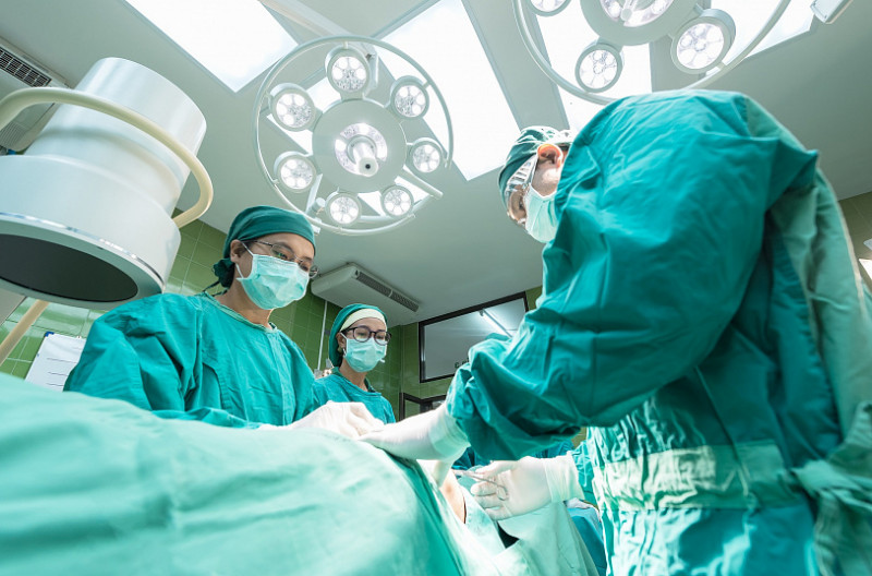 Новорождённому в Чите не потребовалась операция от иркутского хирурга
