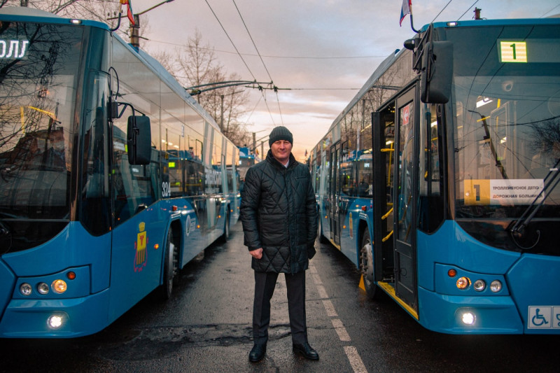 Александр Сапожников на запуске новый троллейбусов в Чите. Фото: ZabNews