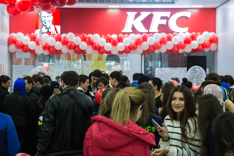 Огромная очередь выстроилась на открытии KFС в торговом центре «Макси» в Чите