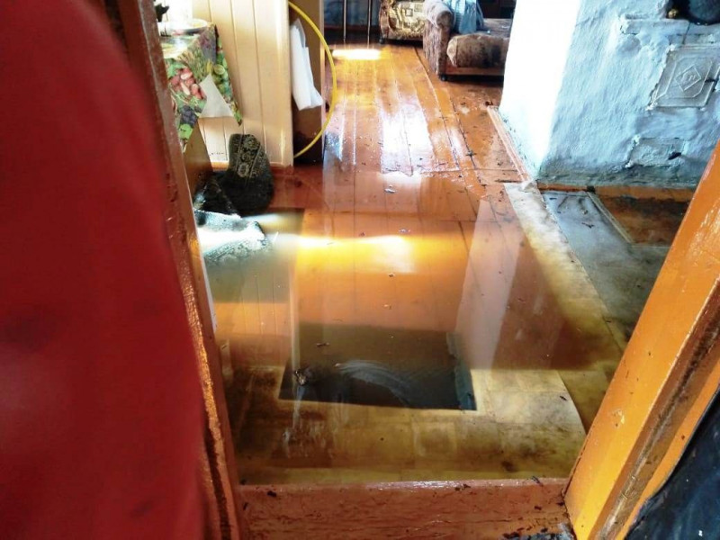 Вода от оттаявшего льда подтопила 10 домов в посёлке Кокуй в Забайкалье