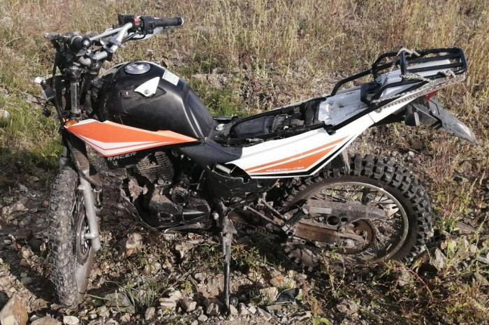 Мотоциклист без прав перевернулся в Оловяннинском районе