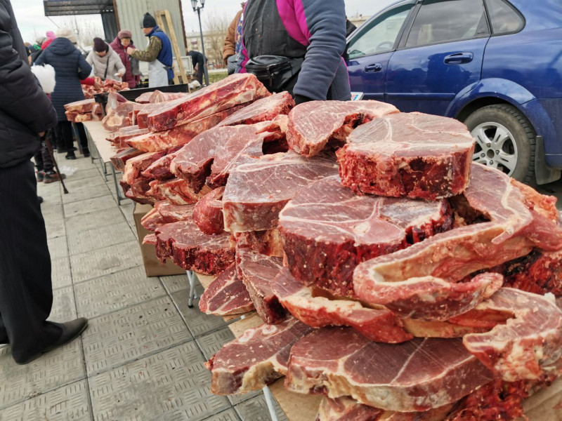 Мясо на ярмарке в Чите