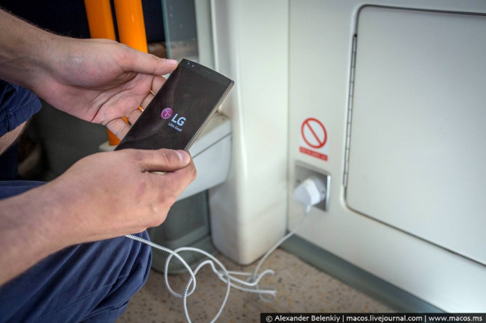 Житель Бурятии украл телефон у спящего в поезде читинца