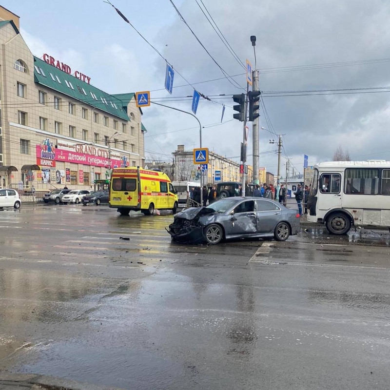 Дтп чита. Авария в Чите 10 апреля проспект Маршала Жукова.