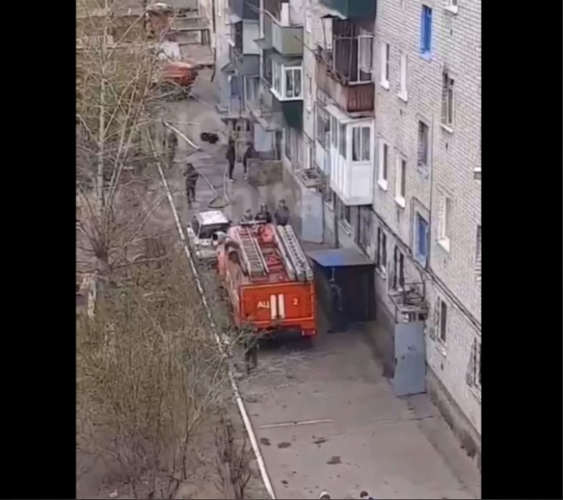 Жильцы дома на ул. Онискевича в Чите выбежали из квартир из-за возгорания в подвале