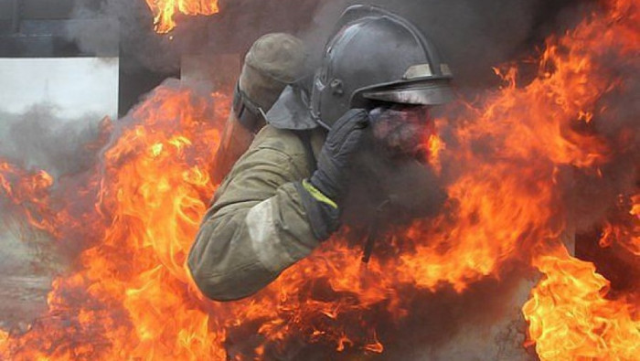Мужчина и 10-летний ребёнок сами выбрались из горящего дома в Чите