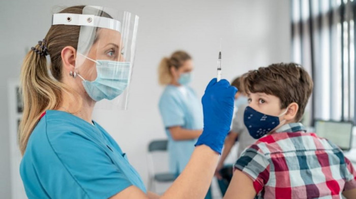 Вакцину от коронавируса для подростков с 12 лет зарегистрируют 24 ноября в России