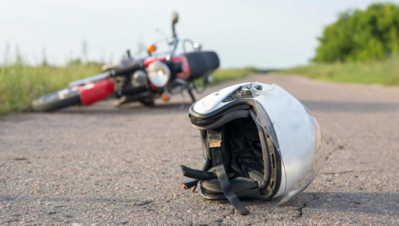Водитель Nissan Vanette врезался в мотоцикл на трассе Чита – Забайкальск