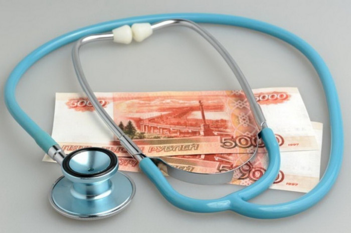 Работающие с больными коронавирусом медики получат дополнительные выплаты в России