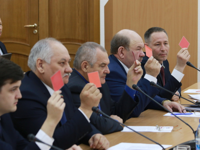 КПРФ ушла с заседания парламента края из-за несогласия с оплатой голосования по Конституции