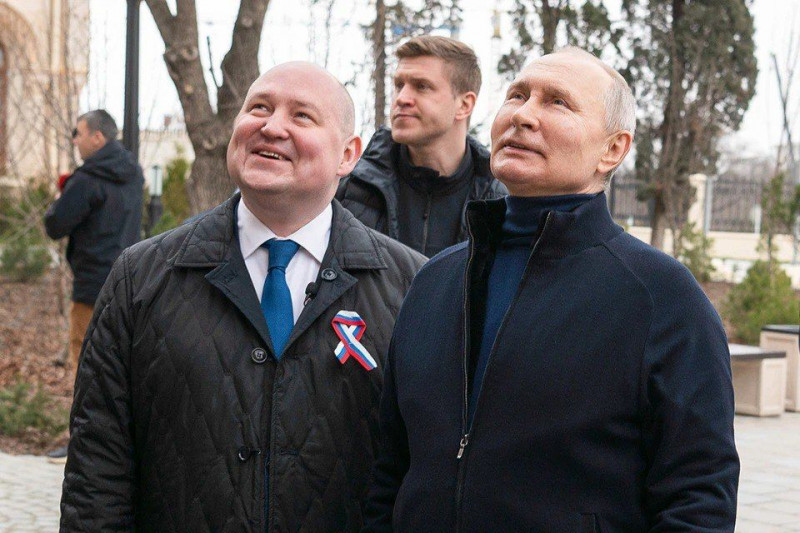 Путин побывал в гостях у семьи из Мариуполя во время рабочей поездки