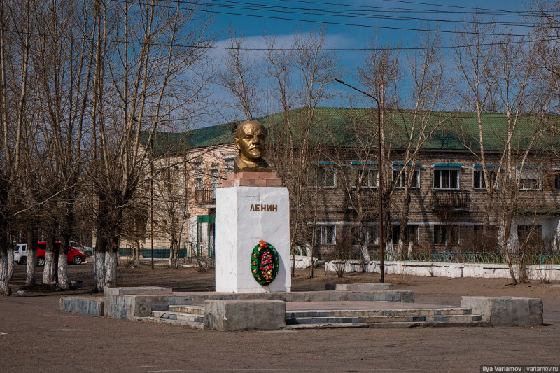 Памятник Ленину в Борзе передвинут для установки фонтана
