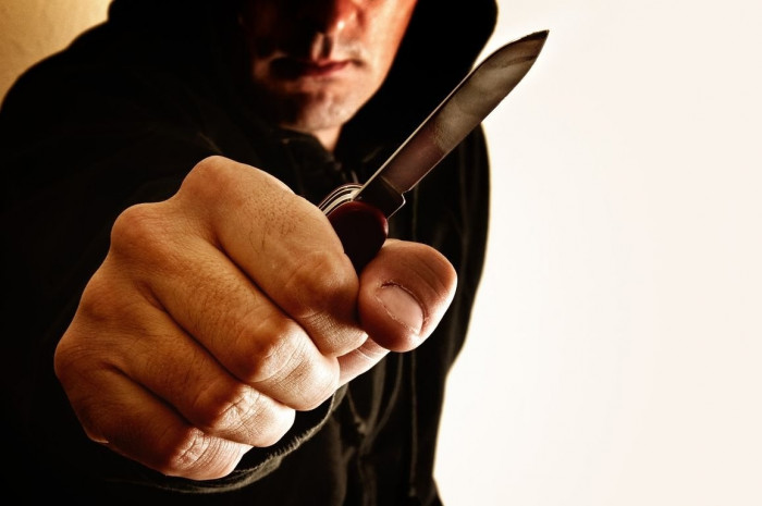 Забайкалец напал с ножом на офис микрозаймов в Чите