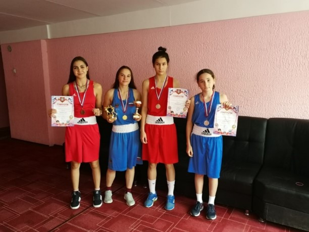 Спортсменки из Забайкалья привезли четыре медали с соревнований по боксу