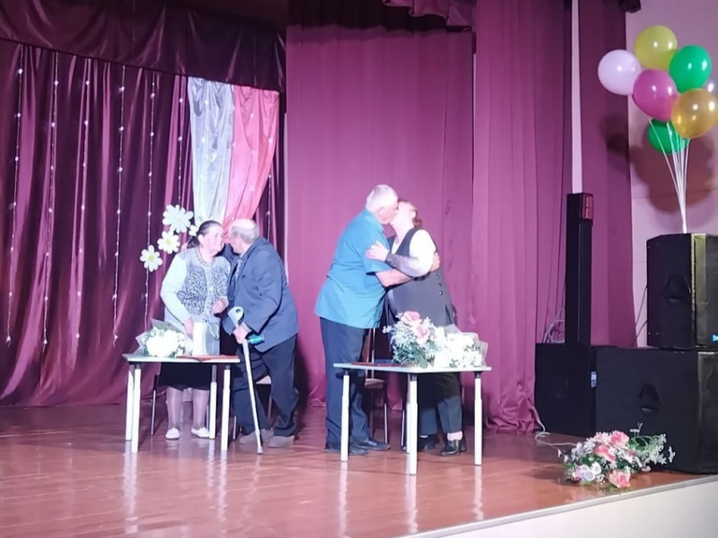 Супруги отметили полувековой юбилей совместной жизни вальсом в Оловяннинском районе Забайкалья