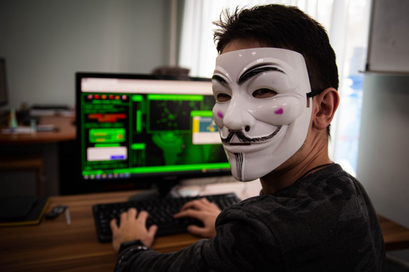 Анонимус в маске