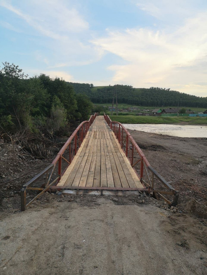 Пешеходный мост в селе Усть-Наринзор Сретенского района Забайкалья