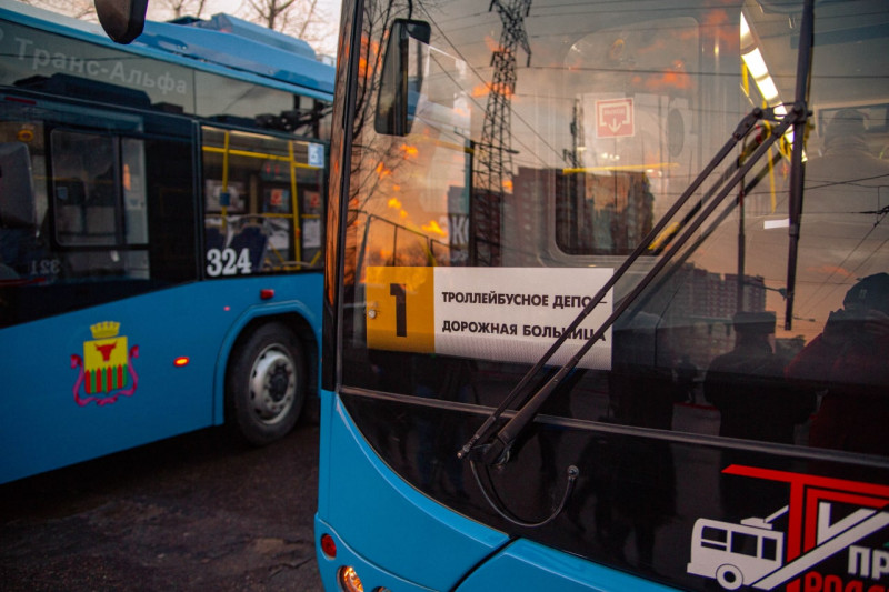 Всего 3 человека пошли учиться на водителей троллейбуса в Чите