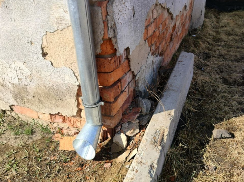 Благодаря госинспекции управляющая компания начала устранять нарушения в домах в посёлке Песчанка