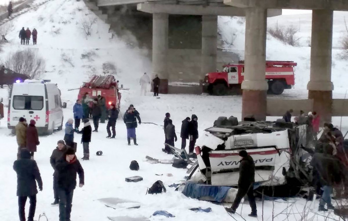 Попавший в аварию под Сретенском автобус двигался с превышением скорости