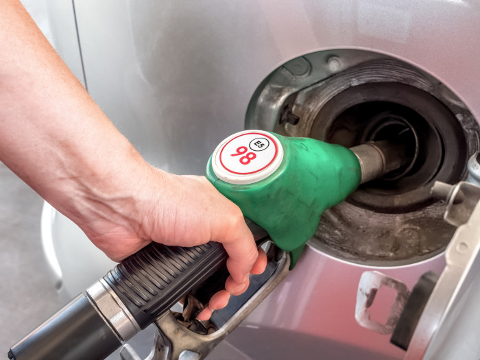 Цена на бензин марки АИ-98 в Чите выросла за неделю почти на 2%