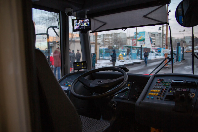 Водителя троллейбуса в Чите осудили за зажатую дверями пассажирку