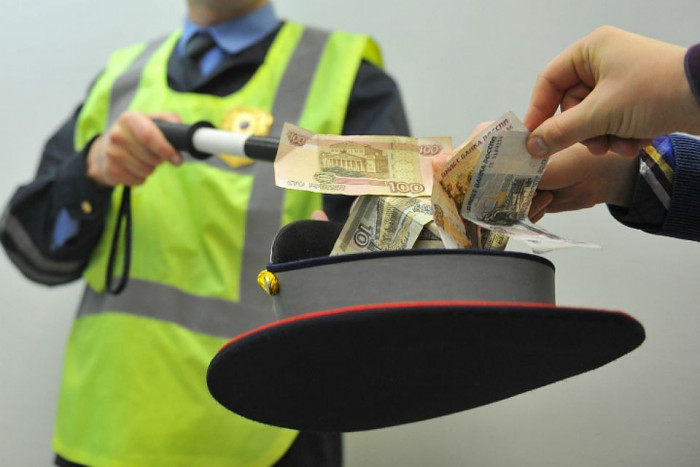 Инспектор ДПС получил взятки на 650 тысяч рублей в Забайкалье