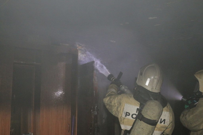 Многоквартирный дом эвакуировали в Краснокаменске из-за загоревшихся вещей