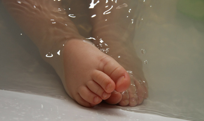 Годовалая девочка утонула в ванне с водой в Чите