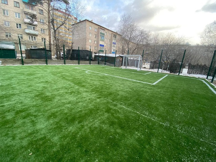Мини-футбольное поле построили на месте пустыря в Чите
